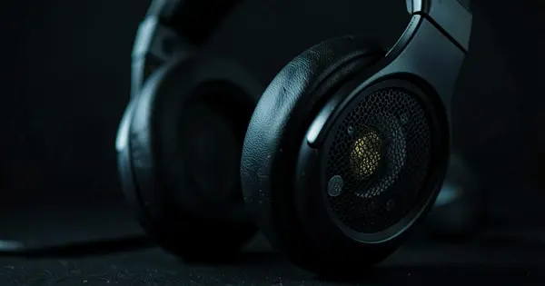 Headphones for Mixing Guide: 5 Things You Must Know